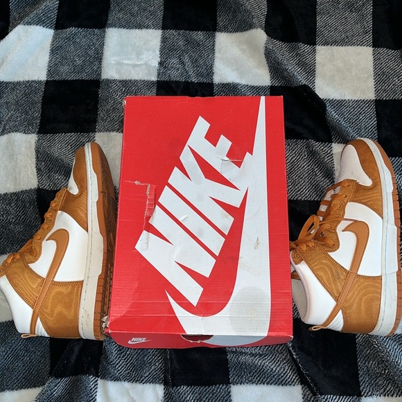 Nike Dunk High Monarch - Picture 5 of 17